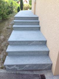 Escalier sur mesure en granit vert